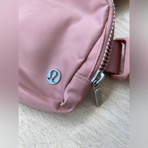Lululemon Everywhere Belt Bag - Picture 2 of 4